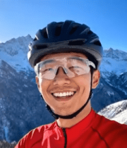 雪山下骑行者竖大拇指自拍6163#横屏 