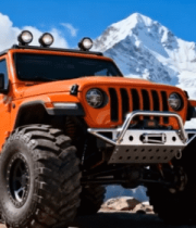 雪山前的橙色越野汽车2498#横屏 