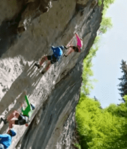 户外攀岩者攀爬陡峭岩壁(1)14373#横屏 