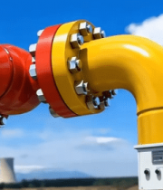 户外黄色管道与红色阀门3483#横屏 