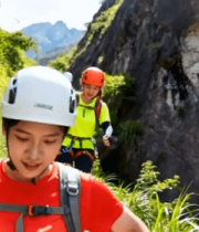 户外登山者攀登山间石阶4920#横屏 