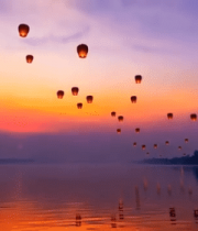 湖畔日落放飞孔明灯场景8756#横屏 