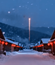 雪村夜景烟花绽放12840#横屏 