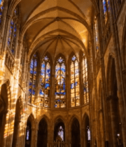 	 宏伟大教堂内部彩色玻璃窗景观12399#横屏 