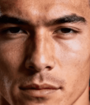 红衣男子面部特写14047#横屏 