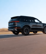 行驶中的汽车特写9246#横屏 