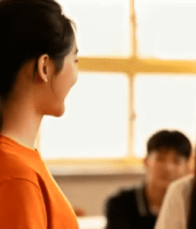 校园内学生交流场景8993#横屏 