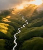 航拍山间云雾阳光与溪流10393#横屏 