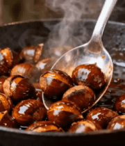 锅中烹制板栗特写13548#横屏 