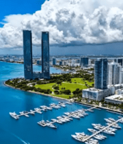 海滨城市高楼与码头全景49#横屏 