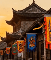 古建筑街道夕阳下的彩旗12217#横屏 