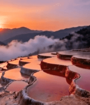 夕阳下五彩斑斓的山间温泉池12490#横屏 