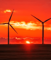 夕阳下田野中的风力发电机1667#横屏 