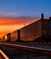 夕阳下铁路旁的火车与集装箱13131#横屏 