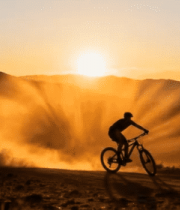 夕阳下骑手骑行山地车996#横屏 