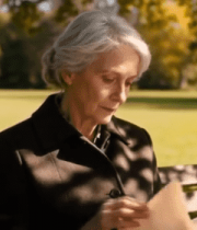 公园长椅上老人阅读书籍544#横屏 