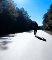 公路骑行者穿梭树林场景3787#横屏 