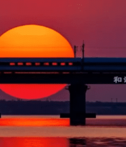 夕阳下高铁跨桥行驶画面3870#横屏 