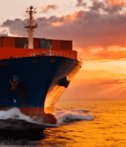 夕阳下航行的集装箱货轮1225#横屏 