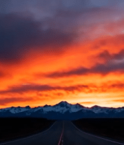 公路尽头壮丽晚霞雪山景象8404#横屏 