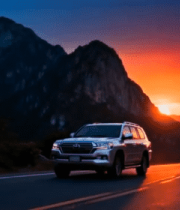 夕阳下公路行驶的13196#横屏 