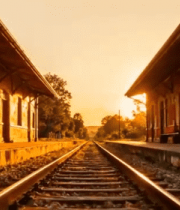 夕阳下的红色铁路站房1979#横屏 