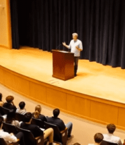 舞台上演讲者对观众演讲8496#横屏 