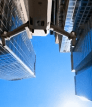 无人机飞掠城市摩天大楼13292#横屏 