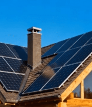 屋顶安装太阳能板的木质房屋10314#横屏 