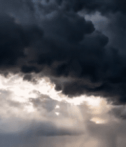 乌云密布的天空与穿透光线14179#横屏 