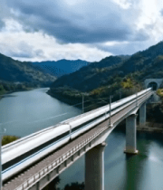 高铁穿越山水间桥梁14431#横屏 