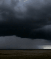 乌云笼罩下的草原景象239#横屏 