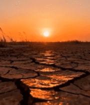 干旱土地上的夕阳景象4693#横屏 