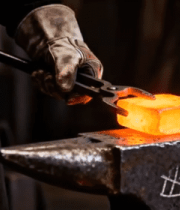 铁匠锻造火红铁块近景10449#横屏 