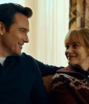 夫妇沙发上微笑静坐5096#横屏 