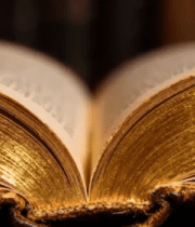 翻开的复古精装书籍特写4655#横屏 