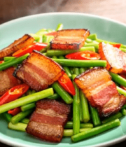 蒜苗炒五花肉美食特写8683#横屏 