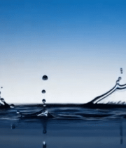 水滴溅起水花特写7444#横屏 