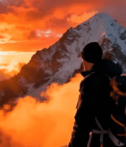 登山者于雪山观日落美景2383#横屏 