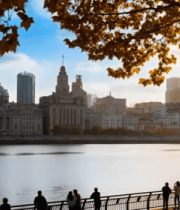 上海外滩江景及岸边人群3606#横屏 