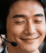 戴耳麦客服人员微笑特写9834#横屏 