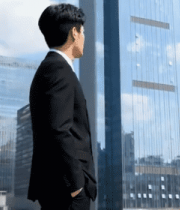 商务男士城市高楼前站立10447#横屏 