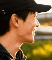 戴帽男子户外微笑7939#横屏 