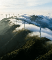 山顶云海中的风力发电机组3585#横屏 