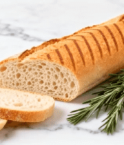 大理石台面上的法棍面包485#横屏 