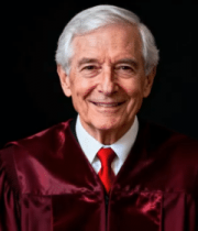 穿学士服老人微笑特写1603#横屏 