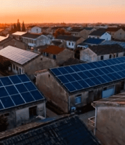 村庄屋顶太阳能板日落景象1669#横屏 