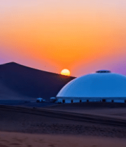 沙漠日落时的白色圆顶建筑2860#横屏 