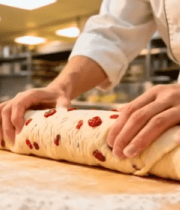 厨师在厨房卷制面团2147#横屏 