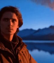 持火把男子于山水间4776#横屏 